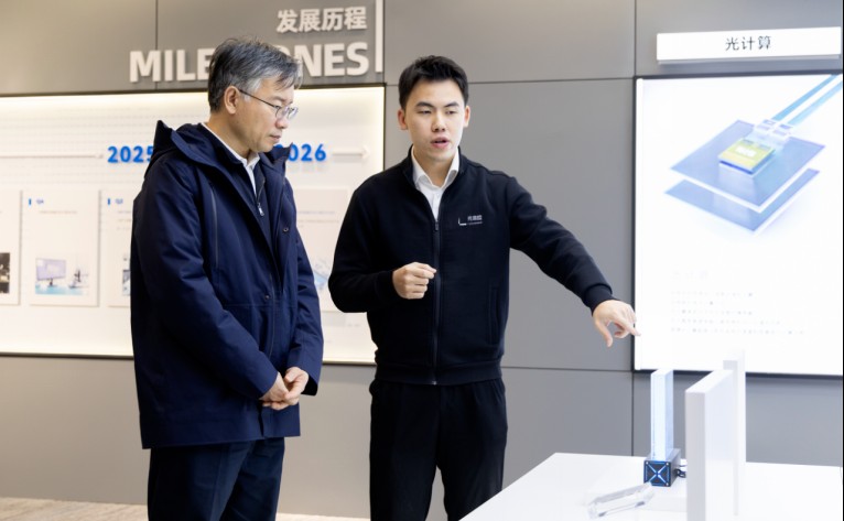 Shanghai STC Director Luo Dajin Visits Lightstandard