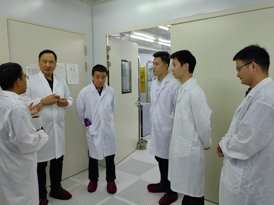 中国移动通信联合会执行会长倪健中一行莅临光本位科技调研(图3)