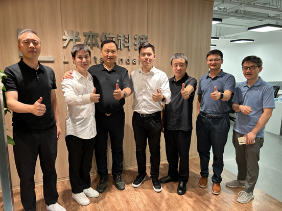 中国移动通信联合会执行会长倪健中一行莅临光本位科技调研(图5)