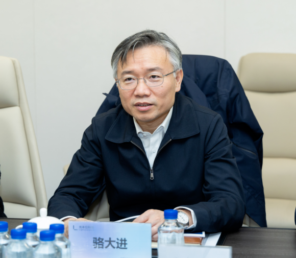 上海市科委主任骆大进带队调研光本位科技(图4)