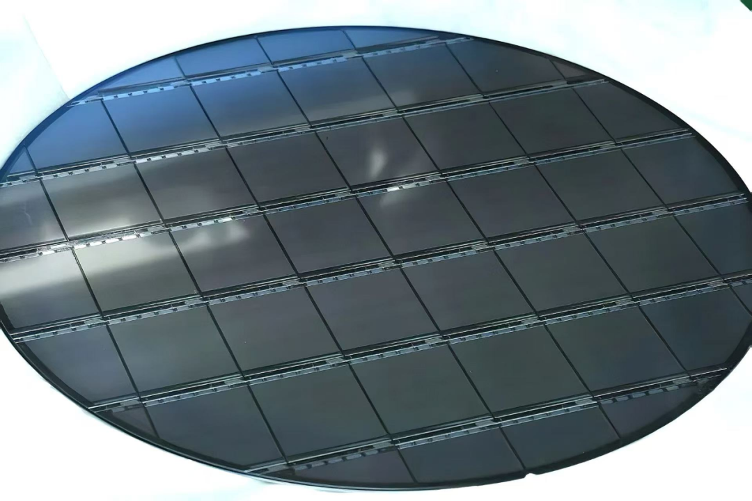 AI算力饥渴和高能耗困局谁来解？两位95后创始人用相变材料光计算构建新范式(图2)