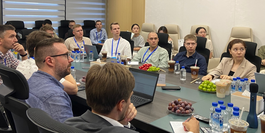 俄罗斯光电产业参访团走进光本位，共探下一代AI算力变革(图3)